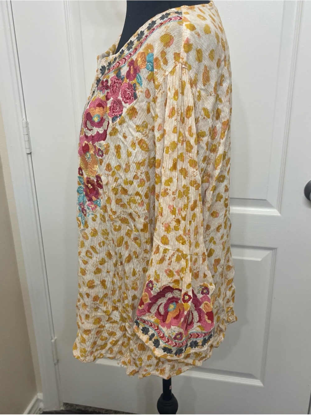 Savanna Jane Top Pull On Crinkle Gold Leopard Mulitcolored Floral Embroidery 2X - Picture 6 of 10